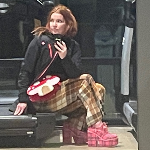 Meet your Posher, Rene - Picture 1 of 1